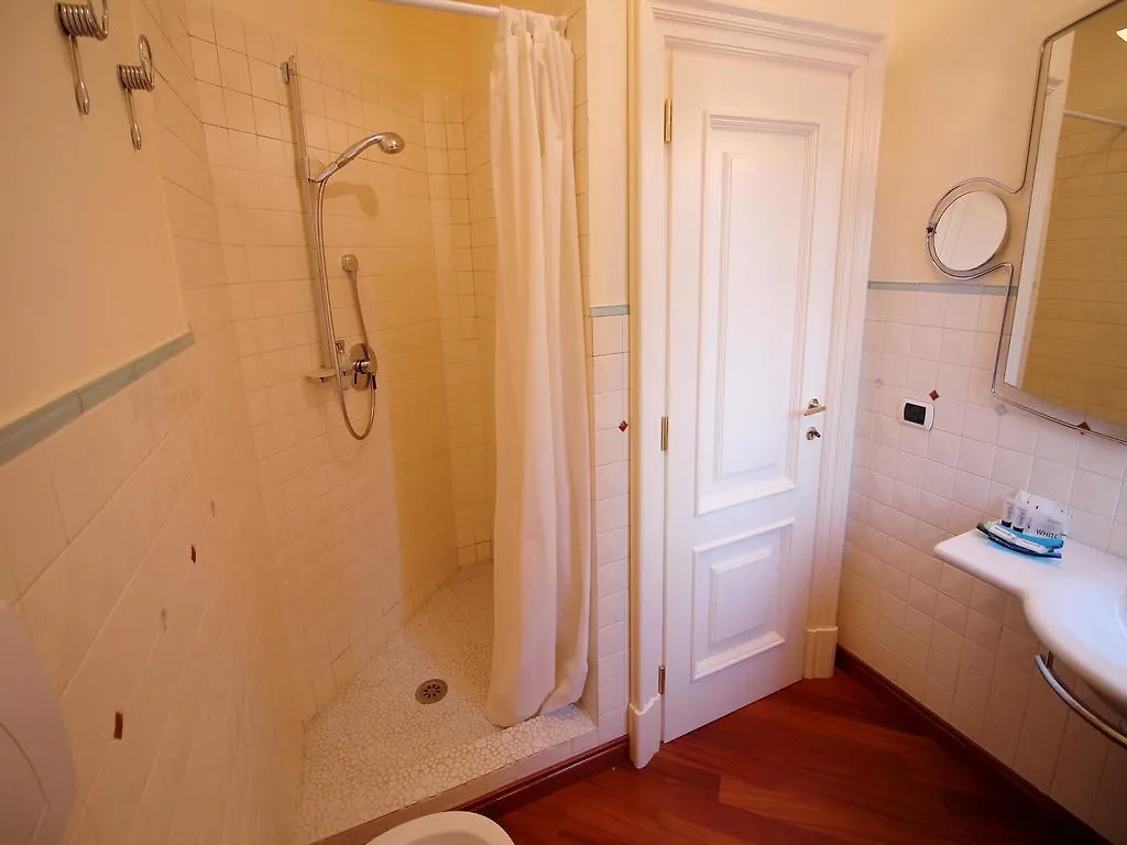Fratelli Maristi Villa 0*, Rome Italy