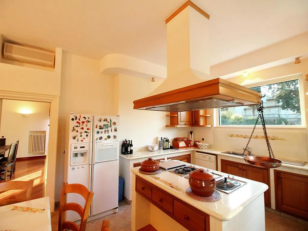 Fratelli Maristi Villa 0*, Rome