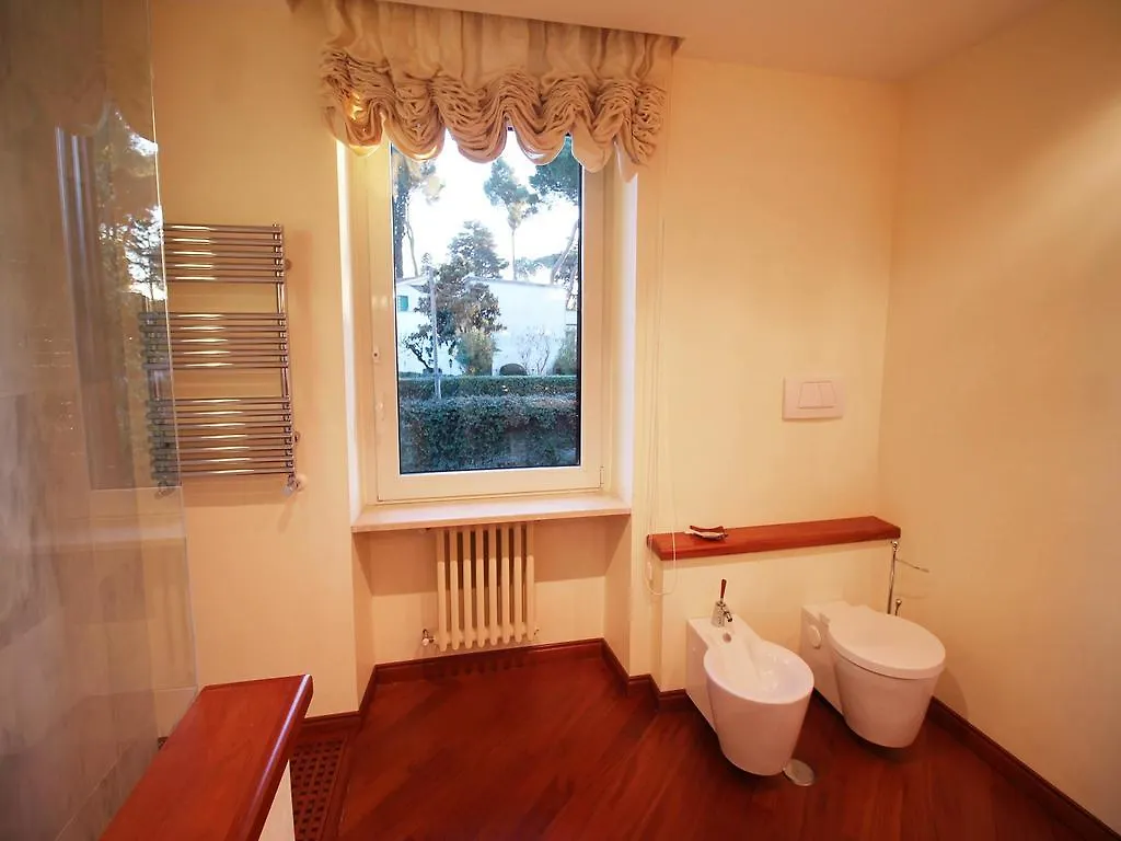 Fratelli Maristi Villa 0*, Rome