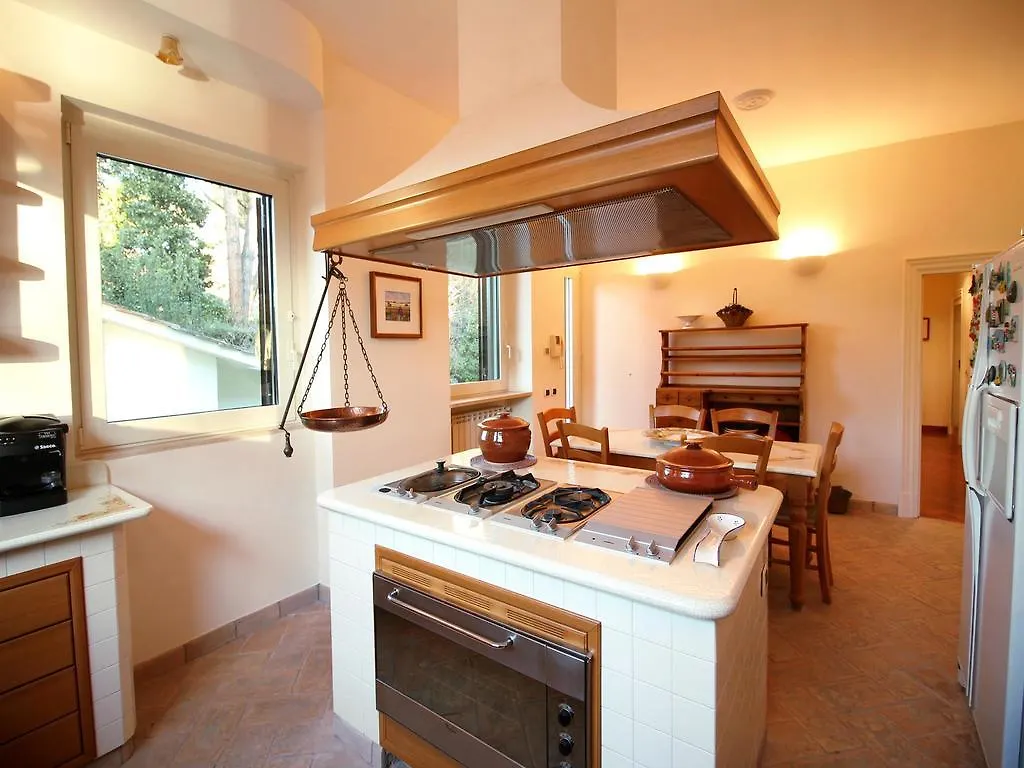 Fratelli Maristi Villa 0*, Rome